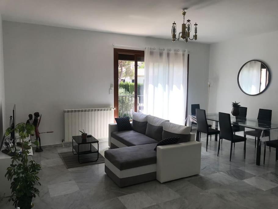 Carnoux-en-Provence Haut De Maison Entierement Renove Avec Garage מראה חיצוני תמונה
